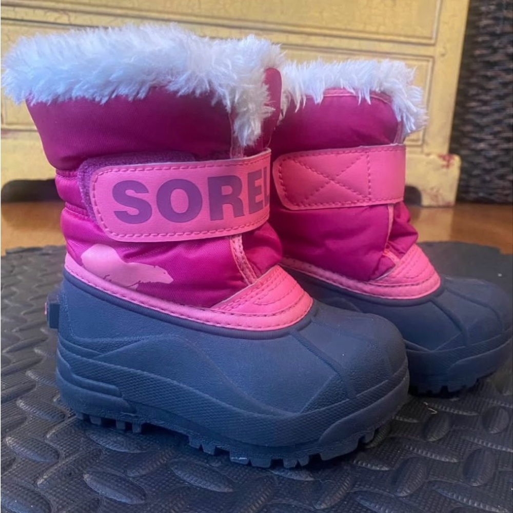 Sorel kids faux fur lined snow boot, pink/black, whiter fur, size 8, like new